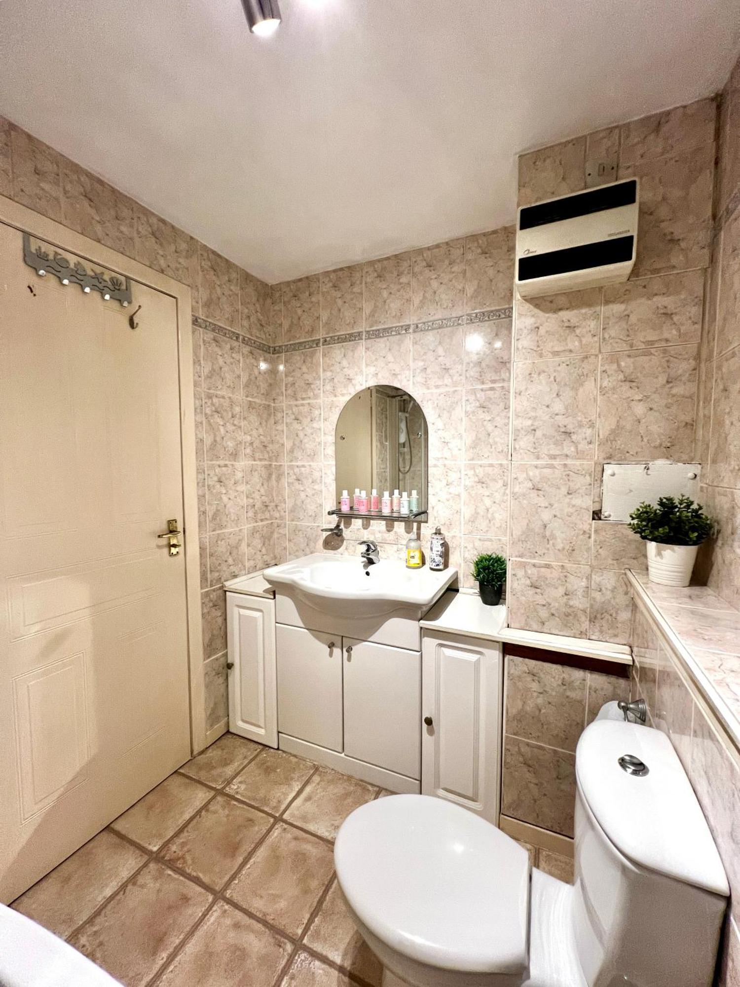 Ground Floor Flat With Free Parking & Wifi Leilighet Glasgow Eksteriør bilde