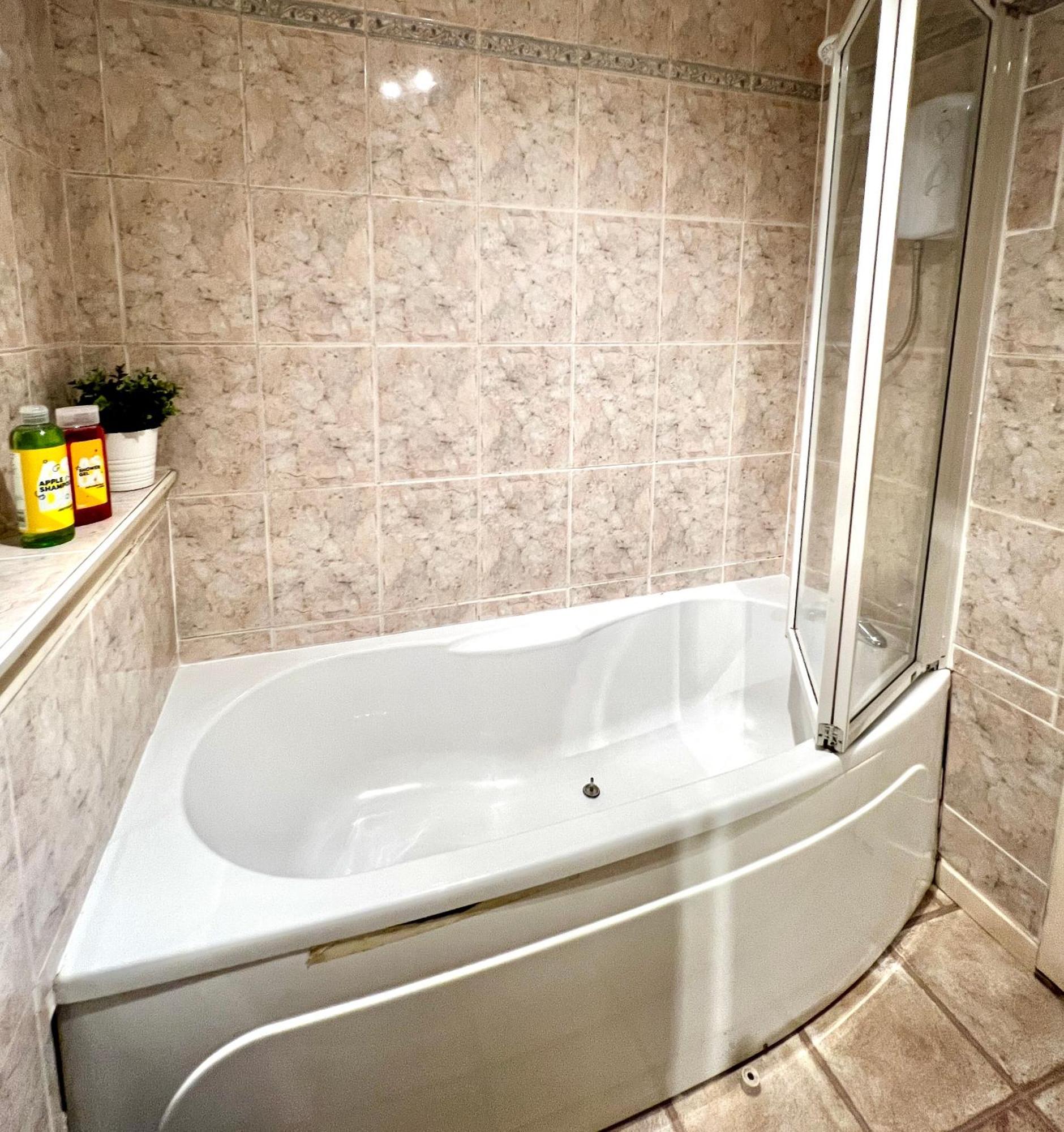 Ground Floor Flat With Free Parking & Wifi Leilighet Glasgow Eksteriør bilde