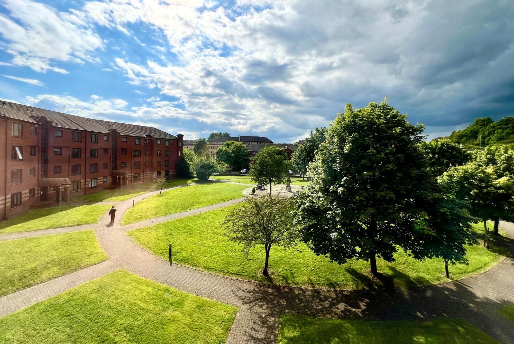 Ground Floor Flat With Free Parking & Wifi Leilighet Glasgow Eksteriør bilde